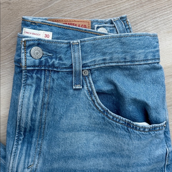 Levi’s - Cinch Baggy Women’s Jeans - Picture 11 of 16